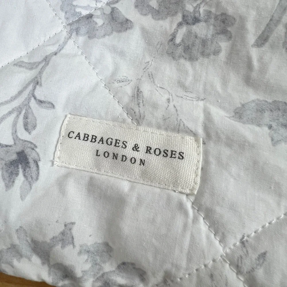 Cabbages & Roses London Shams Pillowcases Quilted‎ Gray White Floral Standard